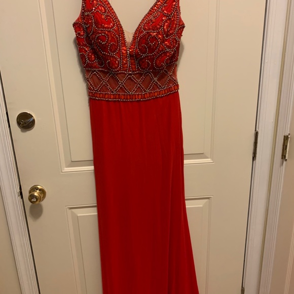 Gown - Picture 3 of 3